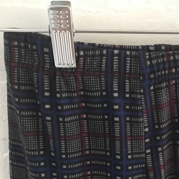 Gray/navy/black/red wine Plaid legging Girl Size 7-8 - Picture 2 of 5